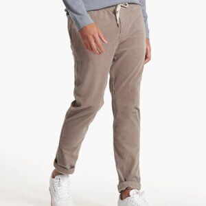 VUORI Men's Optimist Pant in Walnut Tan Corduroy EUC Size L V440
